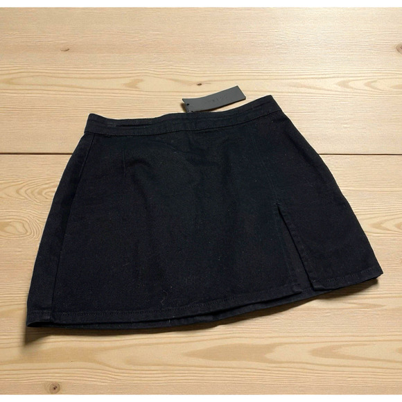LIONESS Lola Black Denim Mini Skirt NWT Women's Size 6 Front Slit - Picture 2 of 8